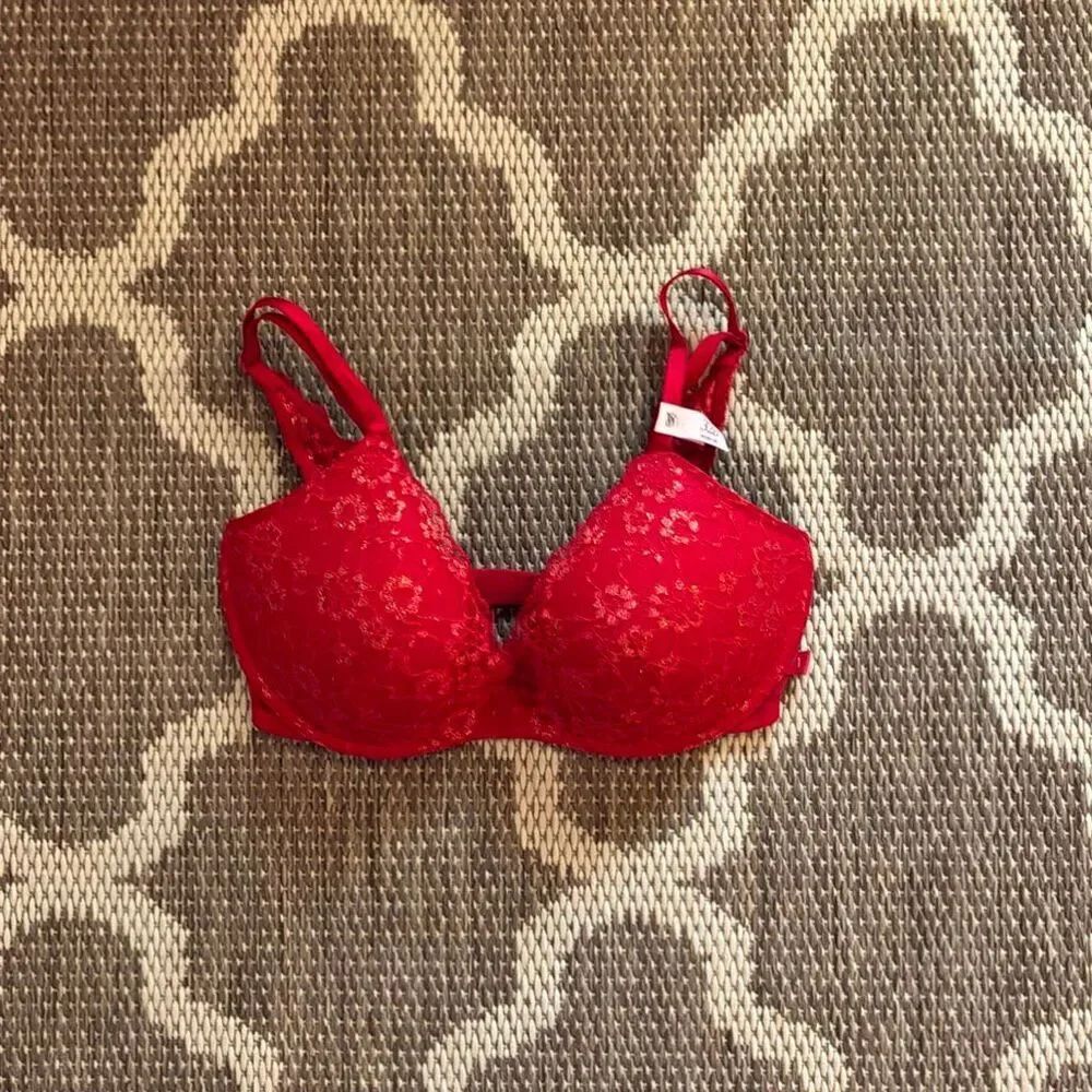 Victoria’s Secret padded no wire push up bra size 32D